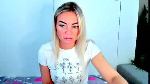 Snapshot of adriana_coy_ chatting on June 10, 2026, 11:09 am Adriana online show from June 10, 2026, 11:09 am