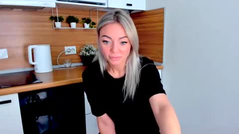 Adriana online show from June 14, 2026, 12:40 pm