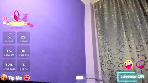 adriannalyly online show from October 4, 2025, 4:38 pm