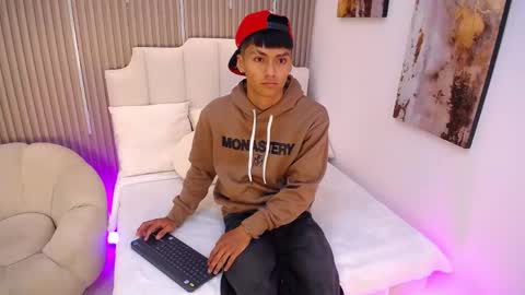 adrianstark_ online show from May 18, 2026, 12:11 pm
