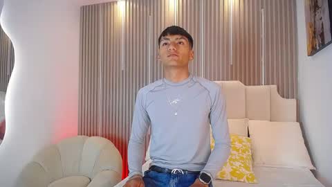 adrianstark_ online show from May 19, 2026, 12:11 pm