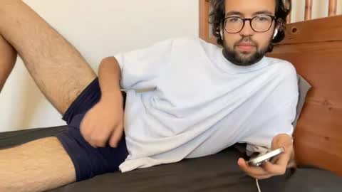 adrien_b online show from July 9, 2026, 9:57 am