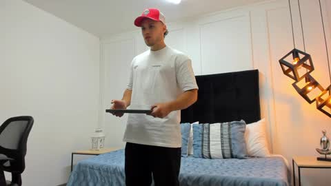 Adrein Roche online show from February 1, 2025, 1:44 am