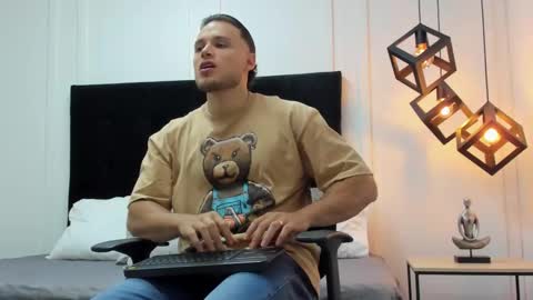 Adrein Roche online show from March 1, 2025, 11:15 pm