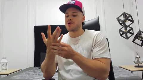 Adrein Roche online show from September 11, 2025, 10:54 pm