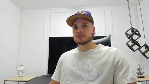 Adrein Roche online show from October 21, 2025, 11:05 pm