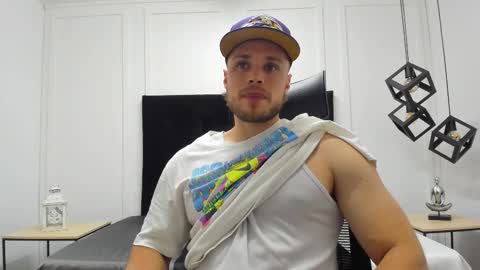 Adrein Roche online show from October 23, 2025, 11:57 pm