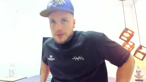 Adrein Roche online show from November 15, 2025, 11:54 pm