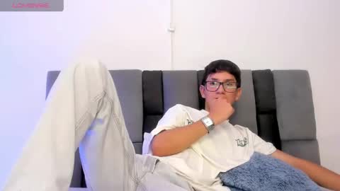 adrien_silex online show from April 15, 2026, 5:09 pm