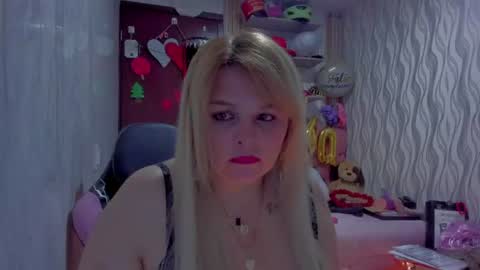 adriiana_fox_ online show from June 8, 2026, 11:27 pm
