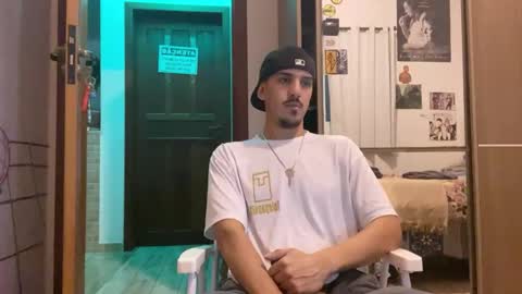 Snapshot of aelucius chatting on September 17, 2025, 4:36 am Luci online show from September 17, 2025, 4:36 am