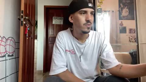 Snapshot of aelucius chatting on September 17, 2025, 8:32 pm Luci online show from September 17, 2025, 8:32 pm