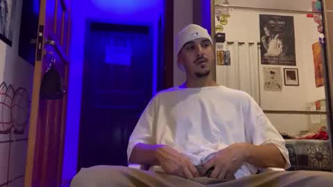 Snapshot of aelucius chatting on November 30, 2025, 4:05 am Luci online show from November 30, 2025, 4:05 am