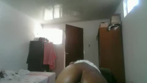 Snapshot of africadeluxe chatting on May 5, 2026, 3:20 pm Africa online show from May 5, 2026, 3:20 pm