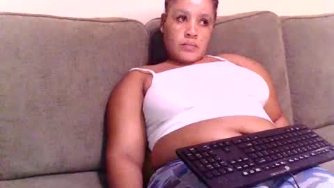 Snapshot of african005 chatting on February 17, 2026, 8:04 pm loise online show from February 17, 2026, 8:04 pm