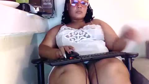 Snapshot of african005 chatting on February 19, 2026, 8:05 pm loise online show from February 19, 2026, 8:05 pm