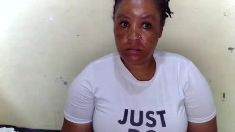 Snapshot of african005 chatting on March 15, 2026, 4:02 pm loise online show from March 15, 2026, 4:02 pm