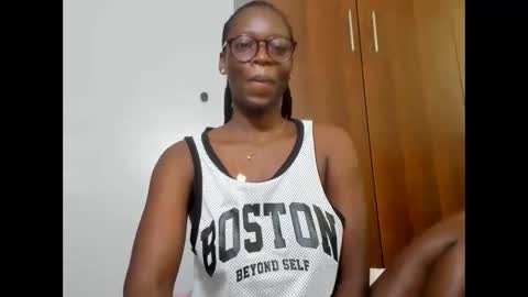 Leah online show from February 10, 2025, 4:52 am