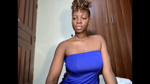 Leah online show from September 19, 2025, 2:02 am