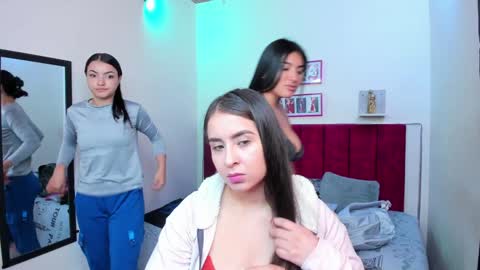 Snapshot of afroditaandsoffi chatting on January 16, 2025, 11:58 am Afrodita Chery y Hermione online show from January 16, 2025, 11:58 am