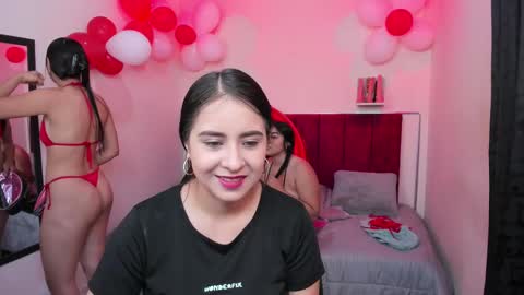 Snapshot of afroditaandsoffi chatting on February 15, 2025, 12:11 pm Afrodita Chery y Hermione online show from February 15, 2025, 12:11 pm