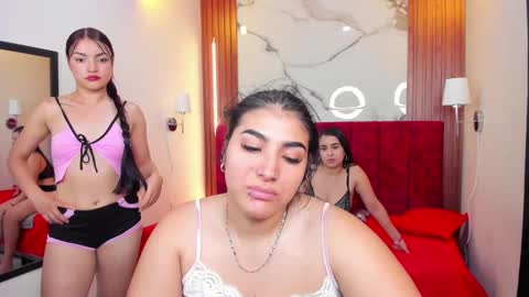 Snapshot of afroditaandsoffi chatting on February 28, 2025, 3:26 pm Afrodita Chery y Hermione online show from February 28, 2025, 3:26 pm