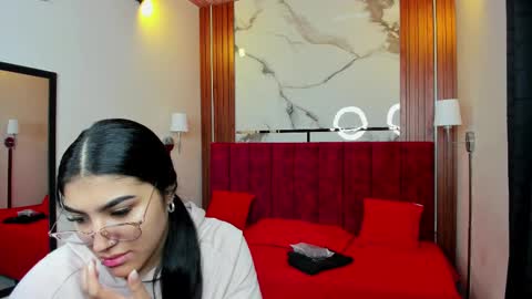 Snapshot of afroditaandsoffi chatting on March 4, 2025, 11:51 am Afrodita Chery y Hermione online show from March 4, 2025, 11:51 am