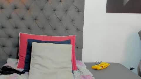 Snapshot of afrodiva69_ chatting on May 8, 2026, 6:35 pm Afro Diva online show from May 8, 2026, 6:35 pm