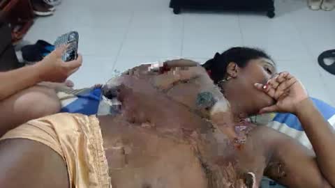 independent model online show from September 24, 2025, 4:27 am