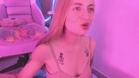 Camila     2 online show from January 19, 2025, 2:25 am