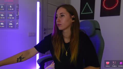 Agelina Lilly Laura online show from September 18, 2025, 2:08 pm