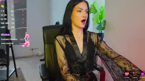 Agelina Lilly Laura online show from June 3, 2026, 7:44 am