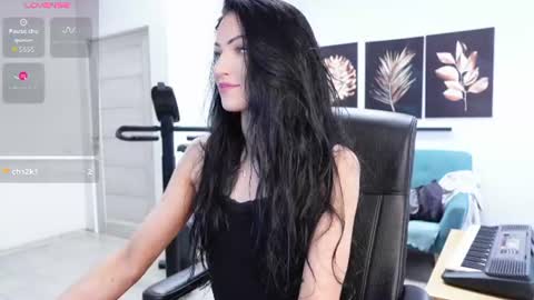 Agelina Lilly Laura online show from June 17, 2026, 9:12 am