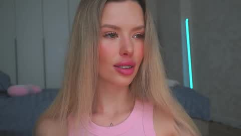 Snapshot of agent_blonde chatting on May 13, 2026, 1:58 am May online show from May 13, 2026, 1:58 am