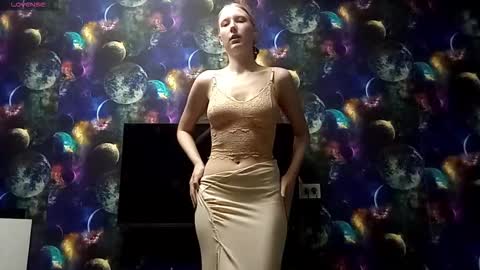 Monica online show from November 28, 2025, 3:25 pm