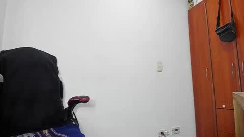 Agustin online show from February 22, 2026, 4:27 pm