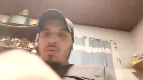 Agustin online show from May 1, 2026, 4:39 am