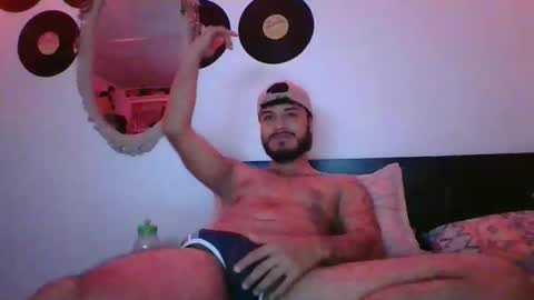 Snapshot of agustin_1298 chatting on December 18, 2025, 2:06 am Agustin online show from December 18, 2025, 2:06 am