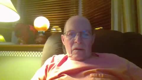 aguynrkfrd online show from December 22, 2024, 9:44 am