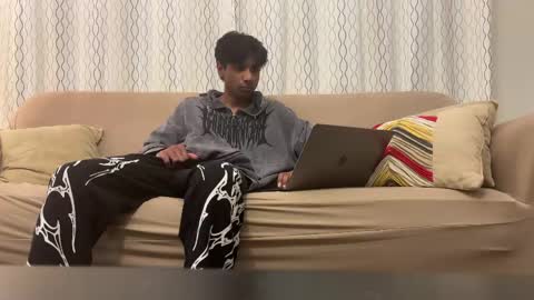 Snapshot of ahmedkhan632131 chatting on May 31, 2026, 4:09 am Dylan online show from May 31, 2026, 4:09 am