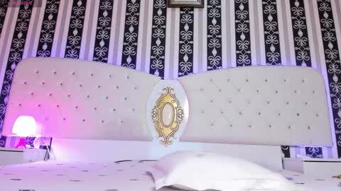 aidasina online show from September 16, 2025, 7:04 pm