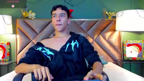 Snapshot of aiden_royce chatting on December 18, 2025, 10:05 pm aiden_royce online show from December 18, 2025, 10:05 pm