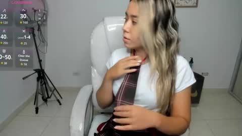 Snapshot of aiilyn_dss18 chatting on September 11, 2025, 9:42 am Ailyn online show from September 11, 2025, 9:42 am