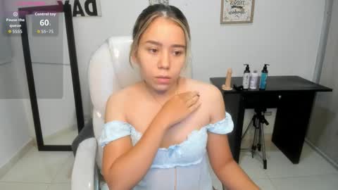 Snapshot of aiilyn_dss18 chatting on September 16, 2025, 9:43 am Ailyn online show from September 16, 2025, 9:43 am