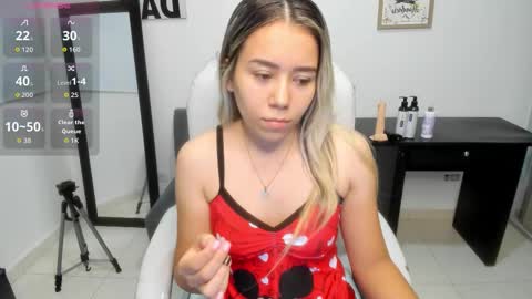 Snapshot of aiilyn_dss18 chatting on September 19, 2025, 9:32 am Ailyn online show from September 19, 2025, 9:32 am