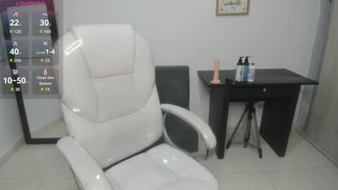 Snapshot of aiilyn_dss18 chatting on October 4, 2025, 9:40 am Ailyn online show from October 4, 2025, 9:40 am