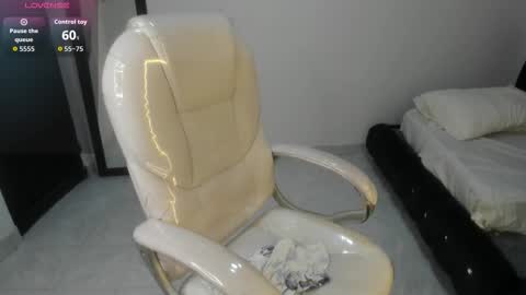 Snapshot of aiilyn_dss18 chatting on November 9, 2025, 9:51 am Ailyn online show from November 9, 2025, 9:51 am