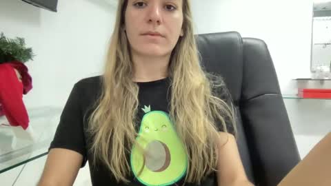 Snapshot of ailebun chatting on December 2, 2024, 5:15 am Aile online show from December 2, 2024, 5:15 am