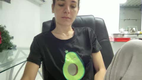 Snapshot of ailebun chatting on December 4, 2024, 11:46 pm Aile online show from December 4, 2024, 11:46 pm