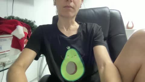 Snapshot of ailebun chatting on December 5, 2024, 2:53 am Aile online show from December 5, 2024, 2:53 am